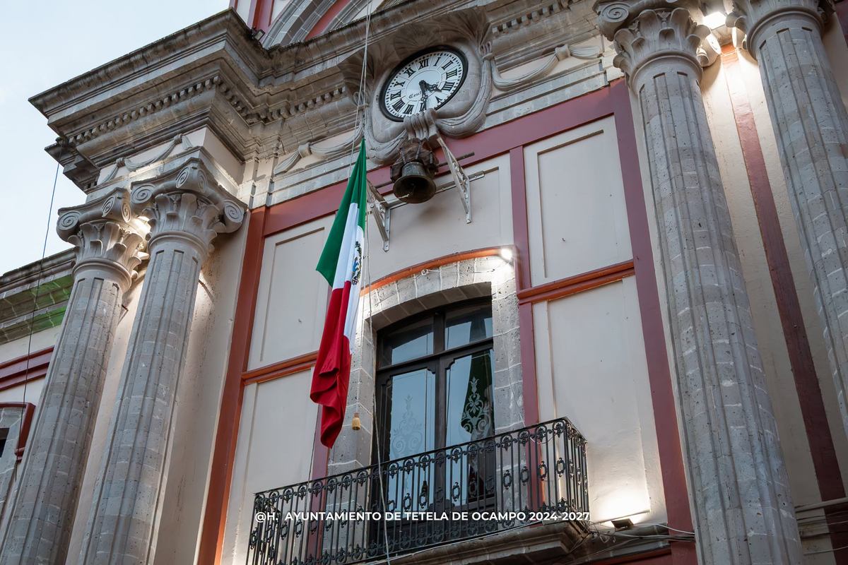 Izamiento de Lábaro Patrio marca el inicio de los festejos por el CLXI Aniversario de la Toma de Tetela